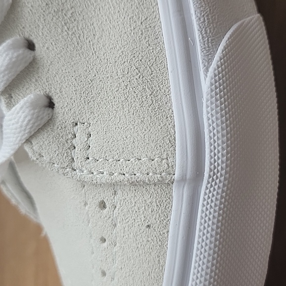 Van's SK8-Hi Brand new in the box. - Picture 10 of 14